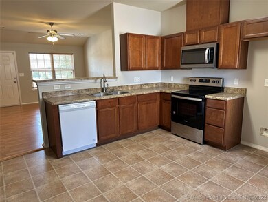 14734 S Hickory St, Glenpool, OK 74033 - photo 4