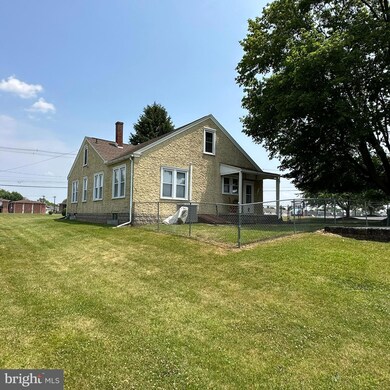 672 Wayne Ave, Chambersburg, PA 17201 - photo 5