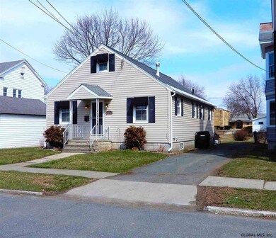 431 Taylor Ct, Troy, NY 12180 - photo 2