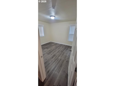 1123 W 2nd St, the Dalles, OR 97058 - photo 6