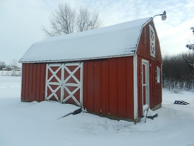 Enormous storage shed/barn has plenty of room for 