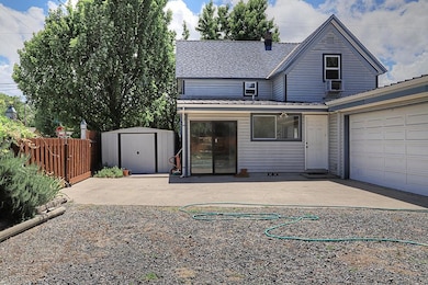 1102 SW Bridge St, Grants Pass, OR 97526 - photo 4