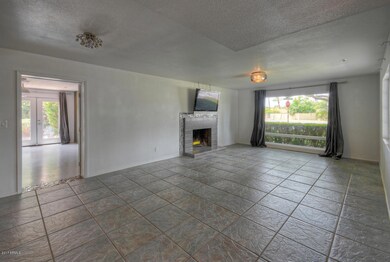 7229 N 11th Ave Phoenix AZ-large-005-9-L