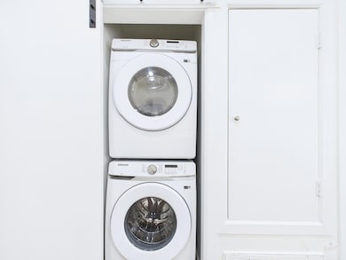 2216 San Gabriel St unit 305, Austin, TX 78705 - photo 7