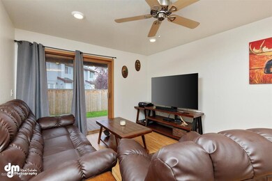 15-Living Room 20200811-DW-7340