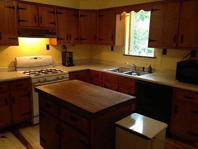 Kitchen. Large country kitchen!