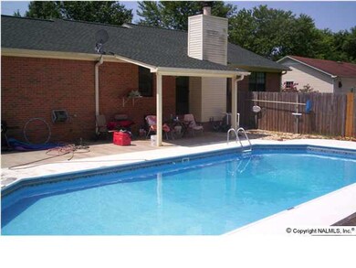 Covered back porch with ceeling fan!