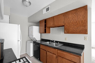 1909 Karen Sue Place unit D, El Paso, TX 79936 - photo 5