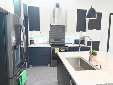 9546 Autumn Run Ln, Converse, TX 78109 - photo 7