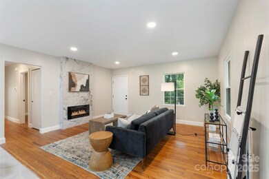 3900 Colebrook Rd, Charlotte, NC 28215 - photo 4