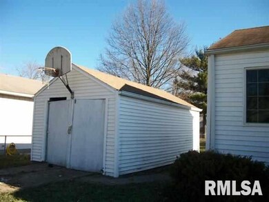 820 N Hamilton St, Lincoln, IL 62656 - photo 2