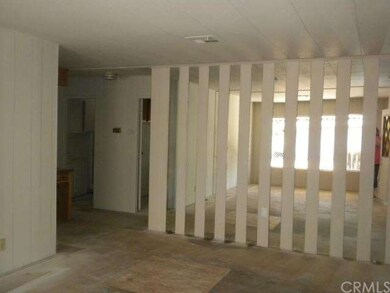 ENTRY/LIVING ROOM