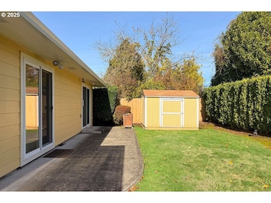 1350 NE Cochran Dr, Gresham, OR 97030 - photo 3