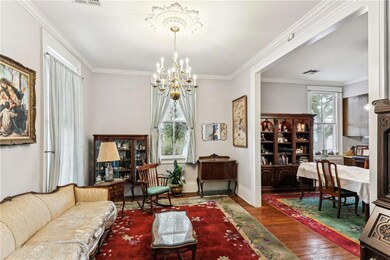 LIVING ROOM WITH GREAT OPEN SPACE FOR ENTERTAINING