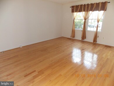 13321 Burkitts Rd, Fairfax, VA 22033 - photo 7