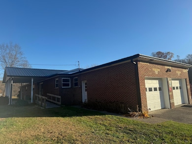 32 Penny Ln unit 32, Summersville, WV 26651 - photo 2