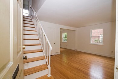 769 Vfw Pkwy unit Right, West Roxbury, MA 02132 - photo 5