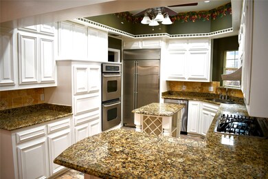 908 Mccoy Dr, Irving, TX 75062 - photo 2