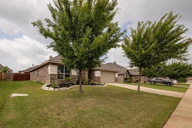 1161 Sapphire Ln, Burleson, TX 76058 - photo 4