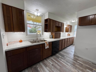 1115 SW Woodward Ave, Topeka, KS 66604 - photo 2