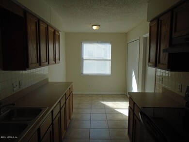 935 Duskin Dr, Jacksonville, FL 32216 - photo 4