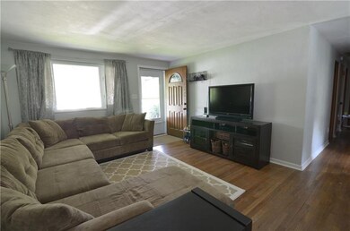 Large inviting Living room