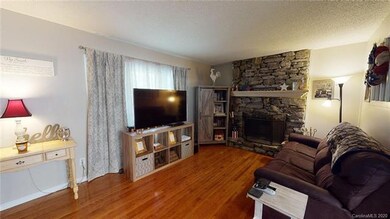 4 Apple Blossom Ln, Hendersonville, NC 28792 - photo 3