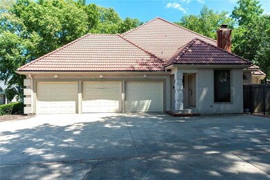 8472 Maplewood Ln, Lenexa, KS 66215 - photo 4