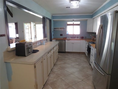 1112 N Heron Dr, Seabrook, TX 77586 - photo 6