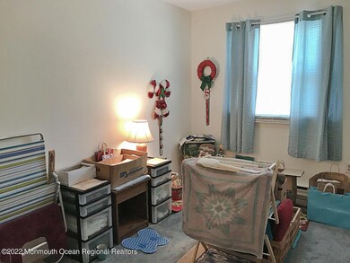 7 Guest Bedroom