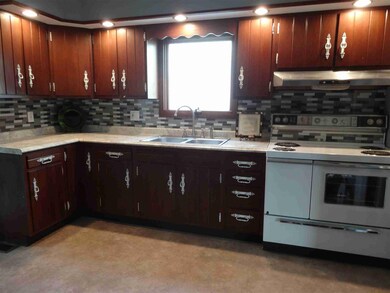 684 Ferry St, Wabash, IN 46992 - photo 3