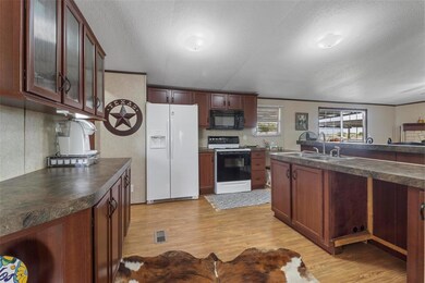 8224 Cherry Ridge Ct, Joshua, TX 76058 - photo 7