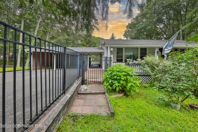 1094 Maple Lake Dr, Bushkill, PA 18324 - photo 4