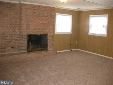 6409 Gifford Ln, Temple Hills, MD 20748 - photo 7