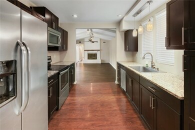 912 E Huntington St, Beeville, TX 78102 - photo 7