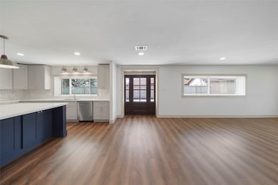 1419 Farr St, Waller, TX 77484 - photo 3