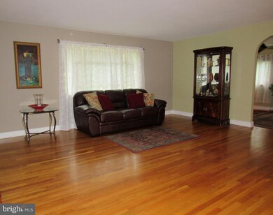 7416 Hawkins Dr, Hanover, MD 21076 - photo 2