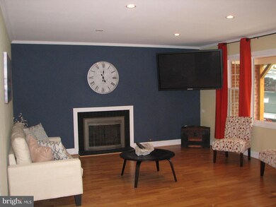 13130 Maltese Ln, Fairfax, VA 22033 - photo 4