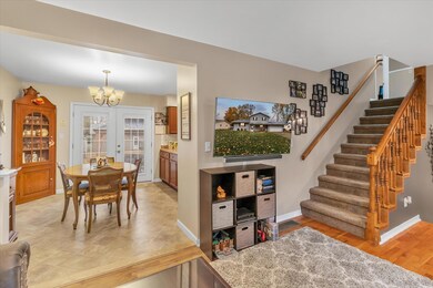 10-1042-Lowe-St-WindowStill-Real-Estate-