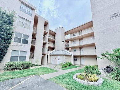 9491 Evergreen Place unit 102, Davie, FL 33324 - photo 2