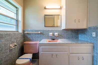 10319 Bretton Dr, Houston, TX 77016 - photo 6