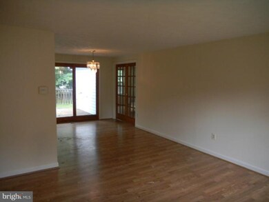 6918 Garland Ln, Columbia, MD 21045 - photo 3