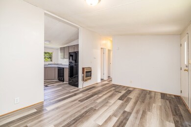 722 Virginia Ave, Victoria, VA 23974 - photo 3