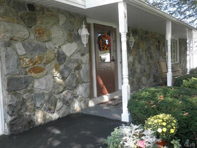 161 Blenheim Dr, Easton, PA 18045 - photo 4