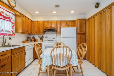 07_10EllsworthCt_177001_Kitchen_Large
