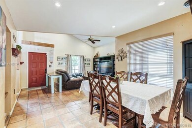 14620 S Beckley Square, Davie, FL 33325 - photo 7