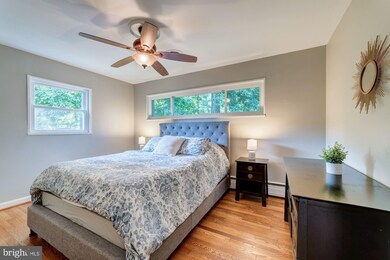 10805 Maple St, Fairfax, VA 22030 - photo 5