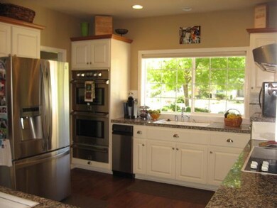 541 Solitude Ln, Grants Pass, OR 97527 - photo 2