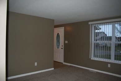 1048 Torrey Hill Dr, Columbus, OH 43228 - photo 4