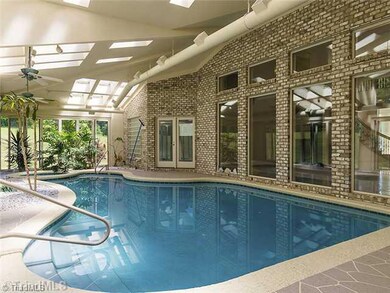 Swimming Pool/Hot Tub/Sauna.